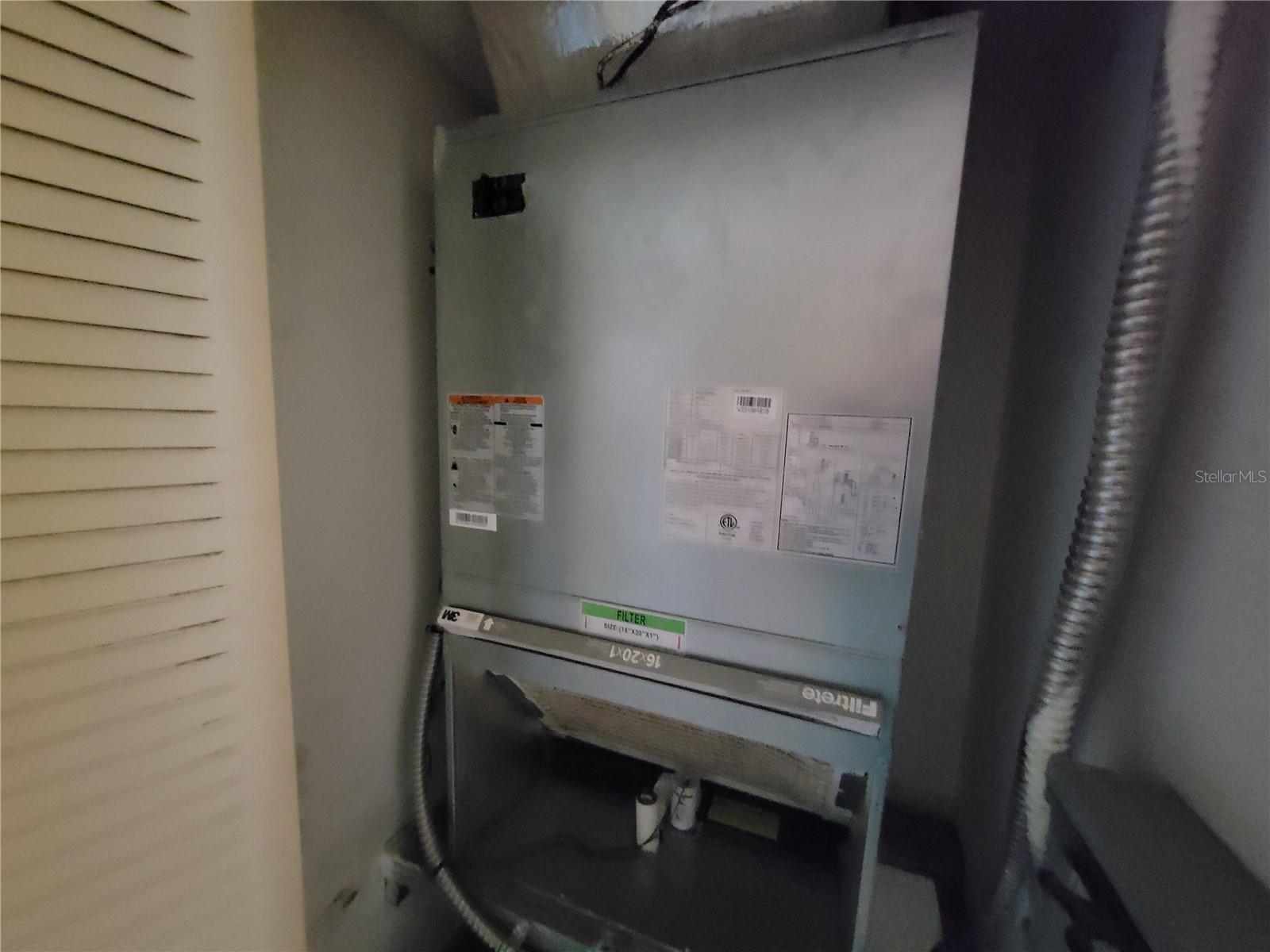 Image 20 of 30 For 5080 Locust Street Ne 223