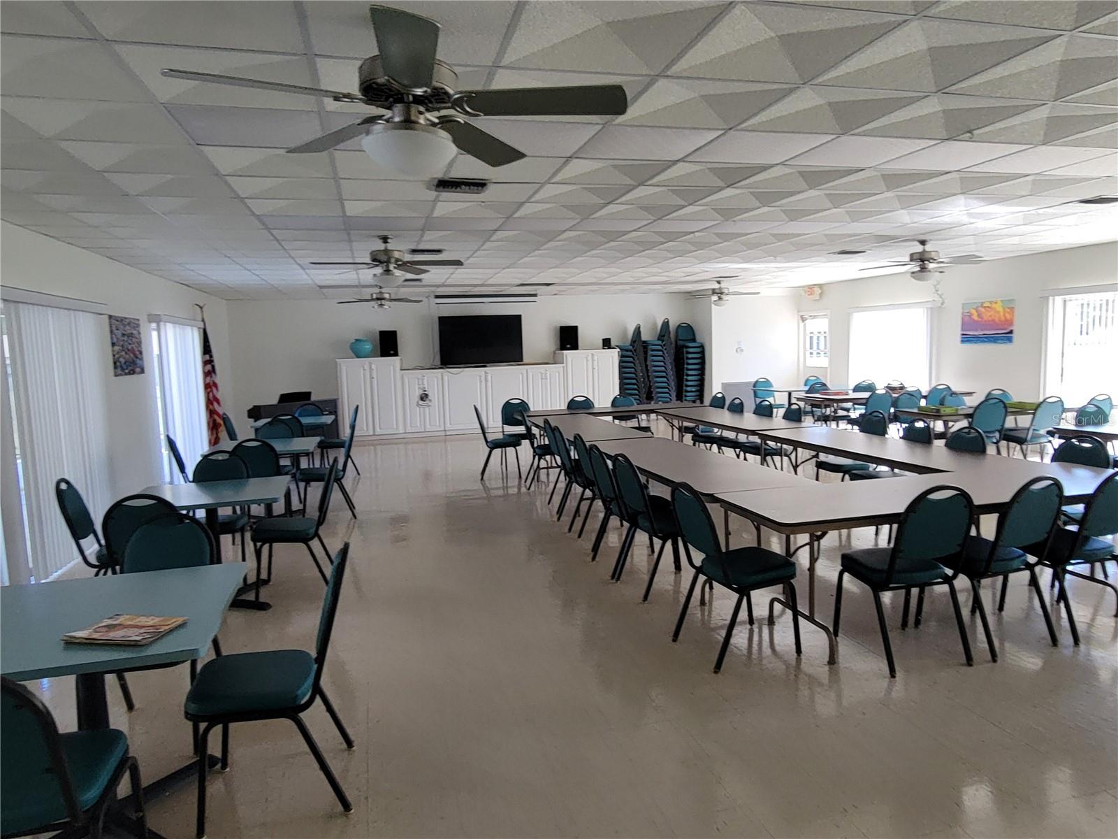 Image 26 of 30 For 5080 Locust Street Ne 223