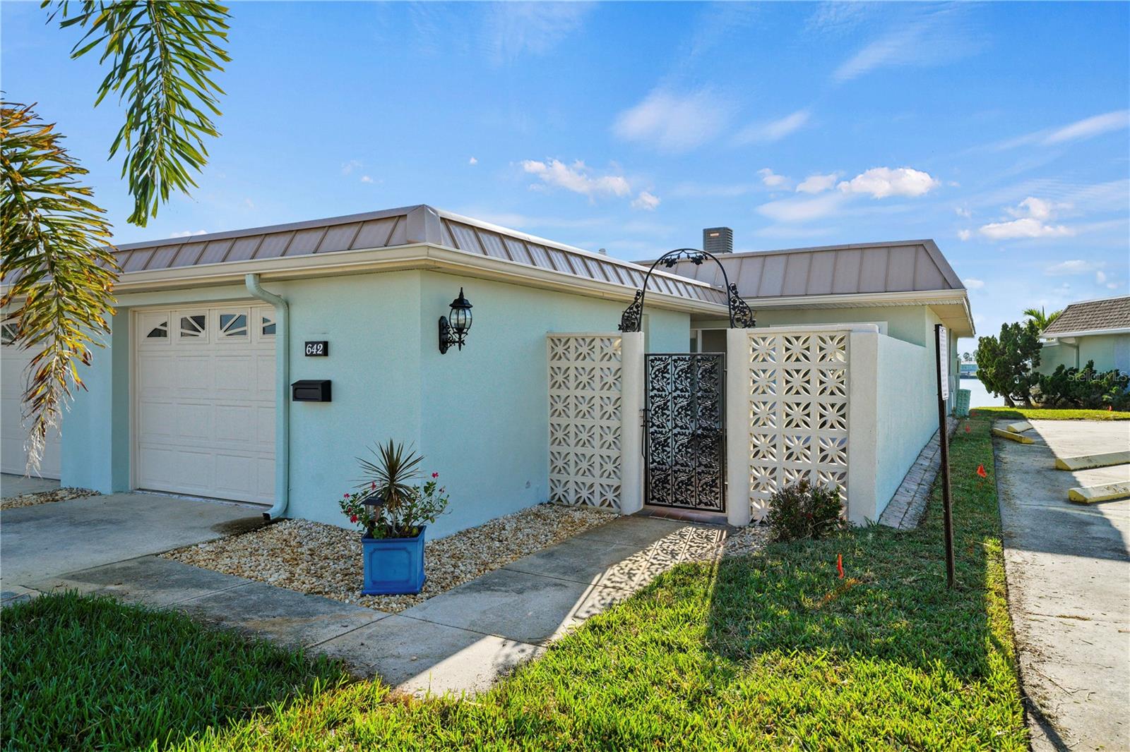 Listing photo id 0 for 642 Boca Ciega Point Boulevard S