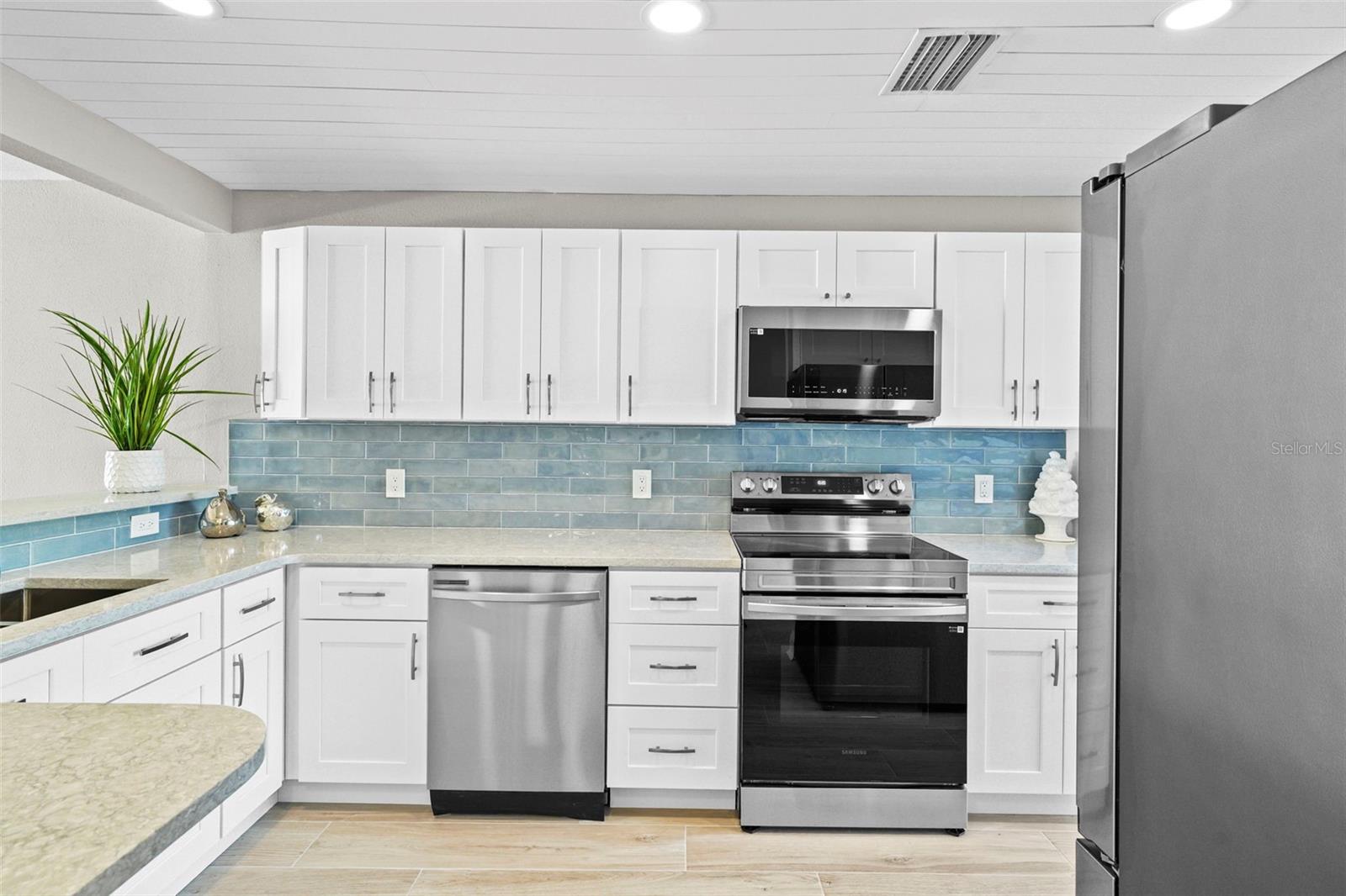 Listing photo id 18 for 642 Boca Ciega Point Boulevard S