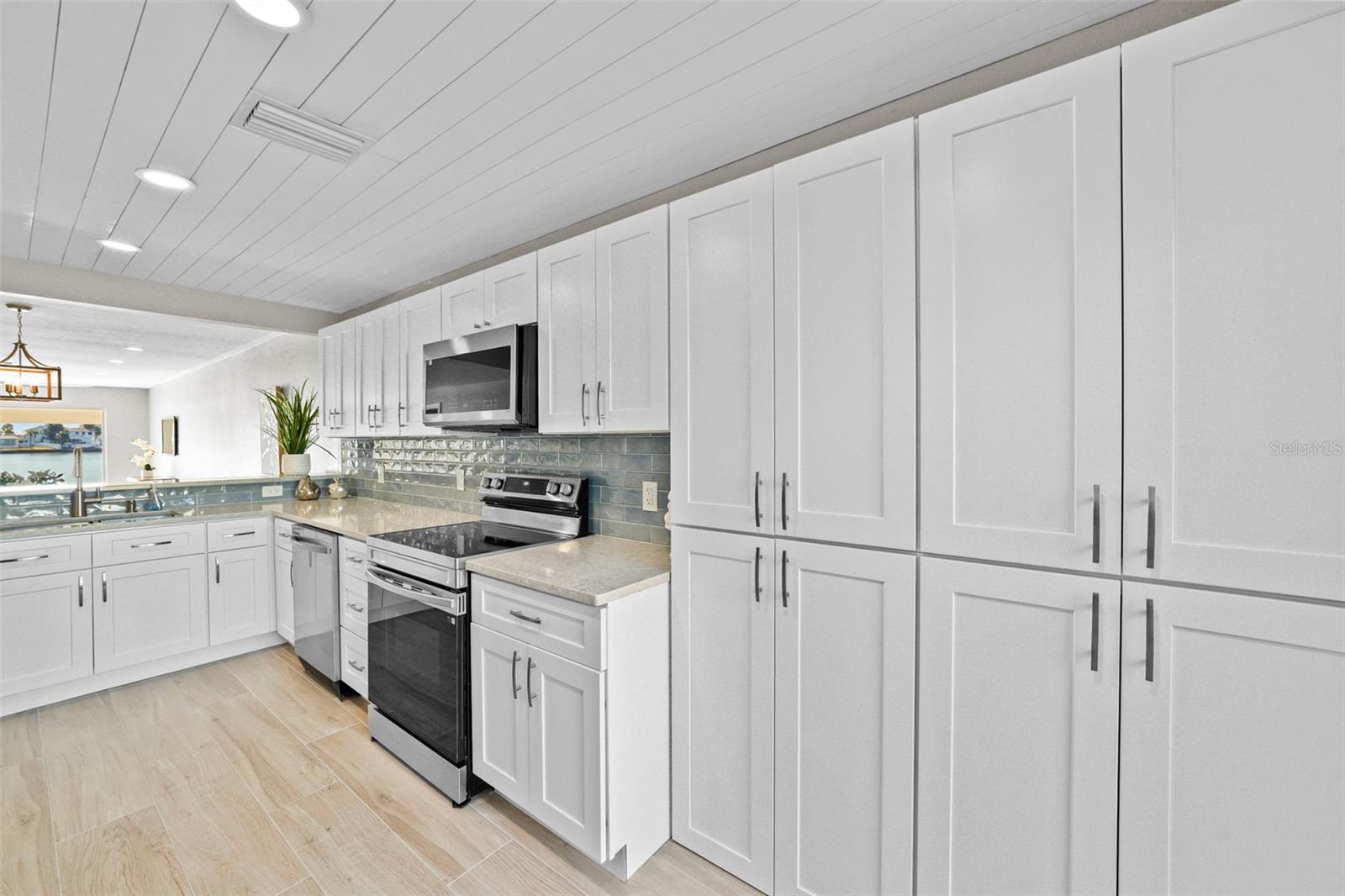 Listing photo id 19 for 642 Boca Ciega Point Boulevard S