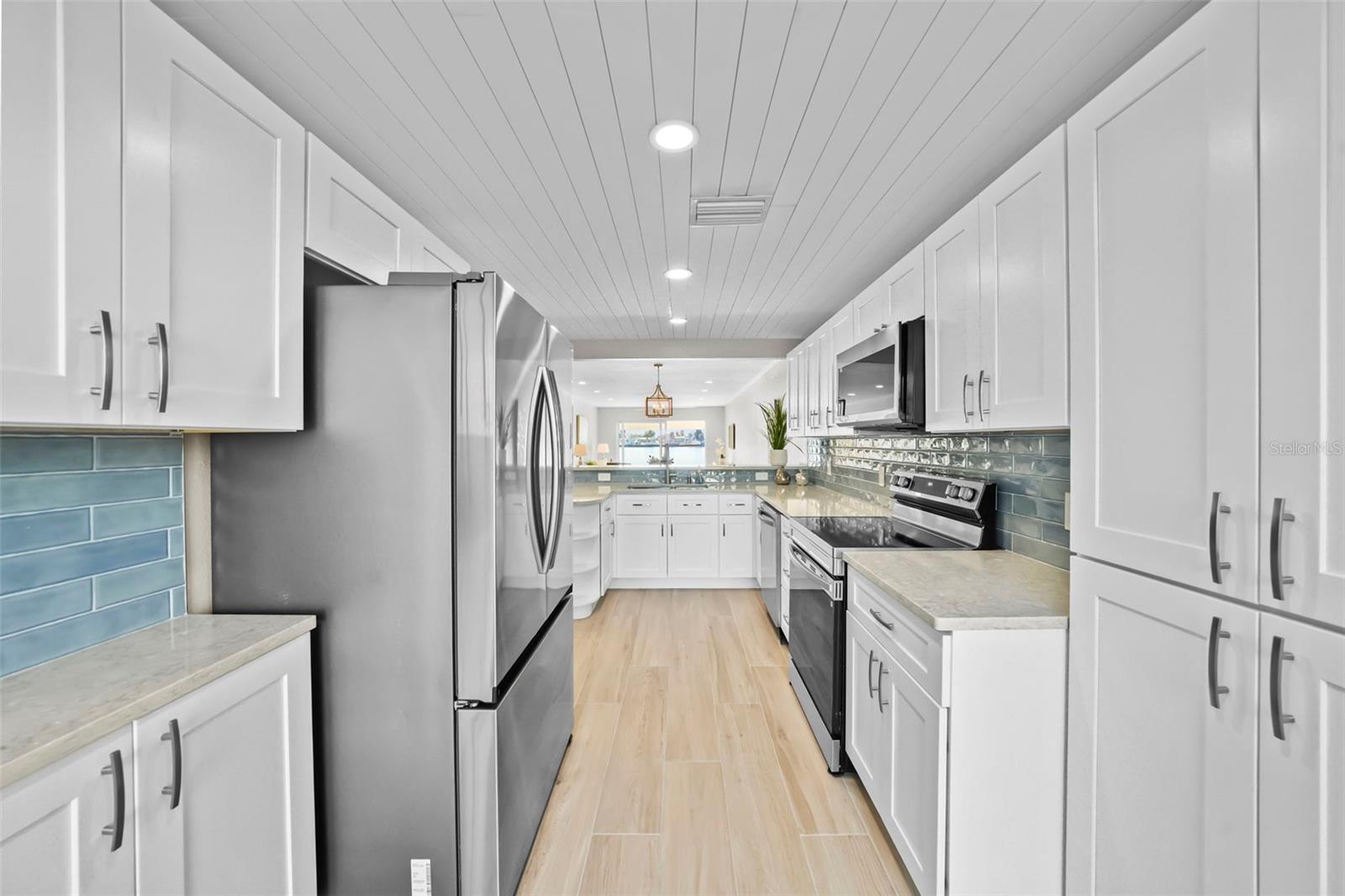 Listing photo id 20 for 642 Boca Ciega Point Boulevard S