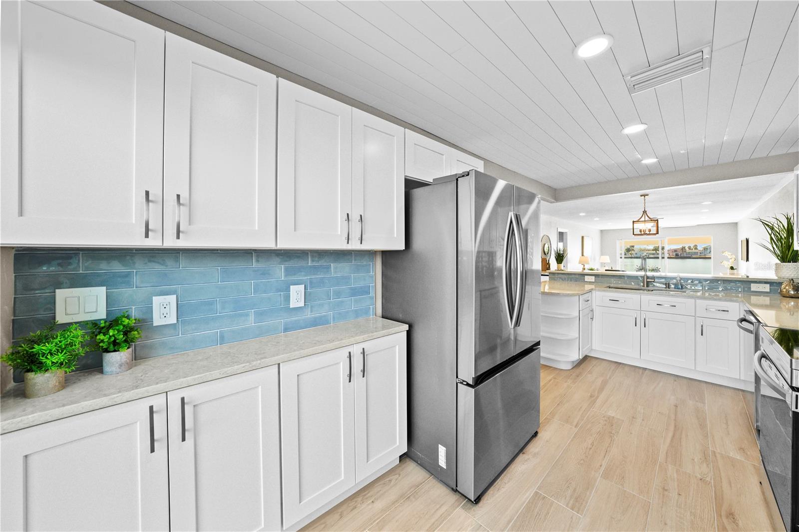 Listing photo id 21 for 642 Boca Ciega Point Boulevard S