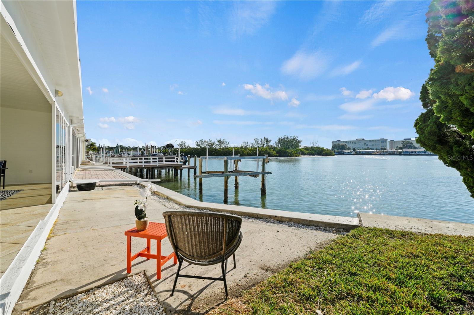 Listing photo id 37 for 642 Boca Ciega Point Boulevard S