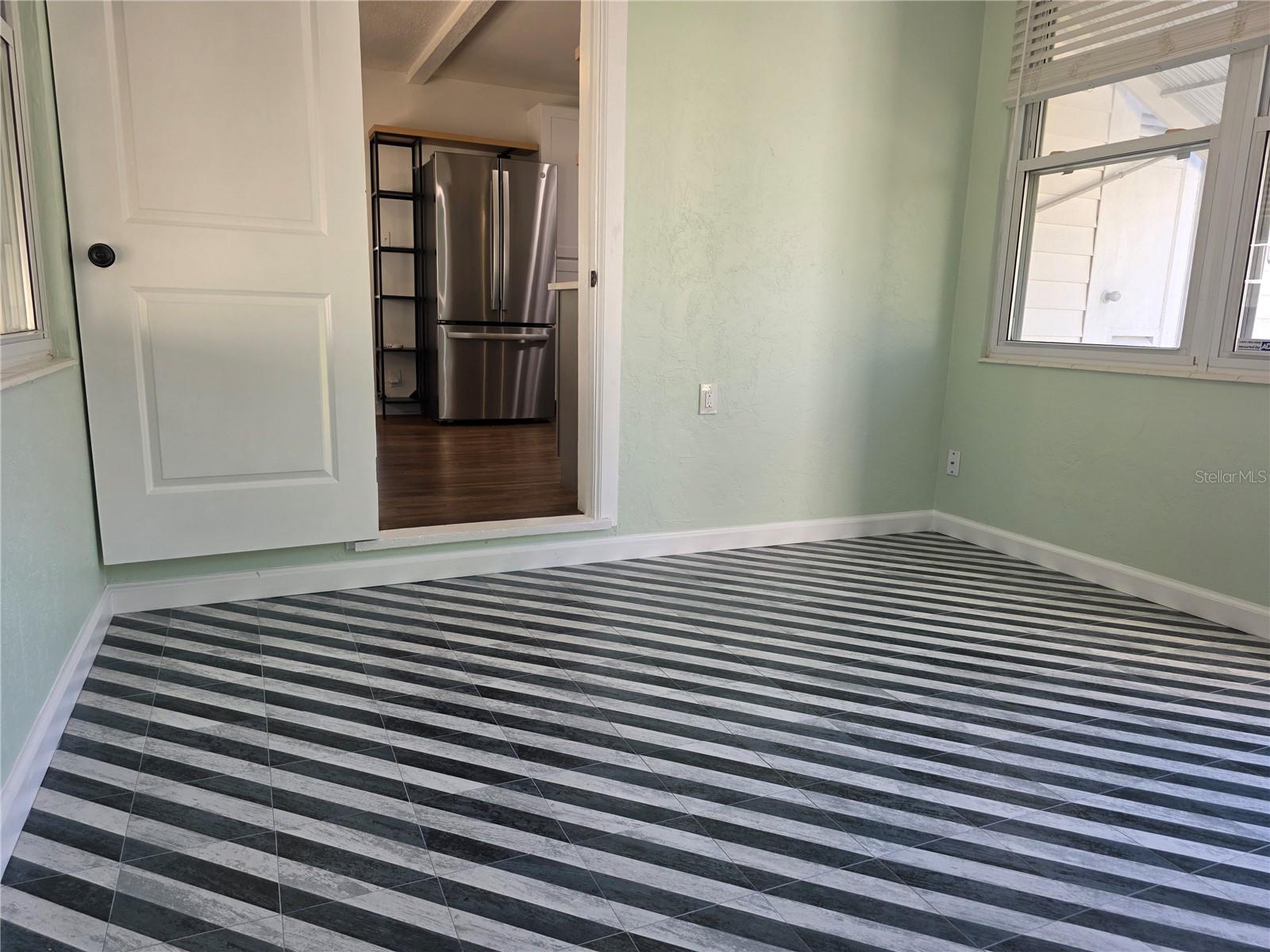 Image 22 of 49 For 775 20th Avenue N