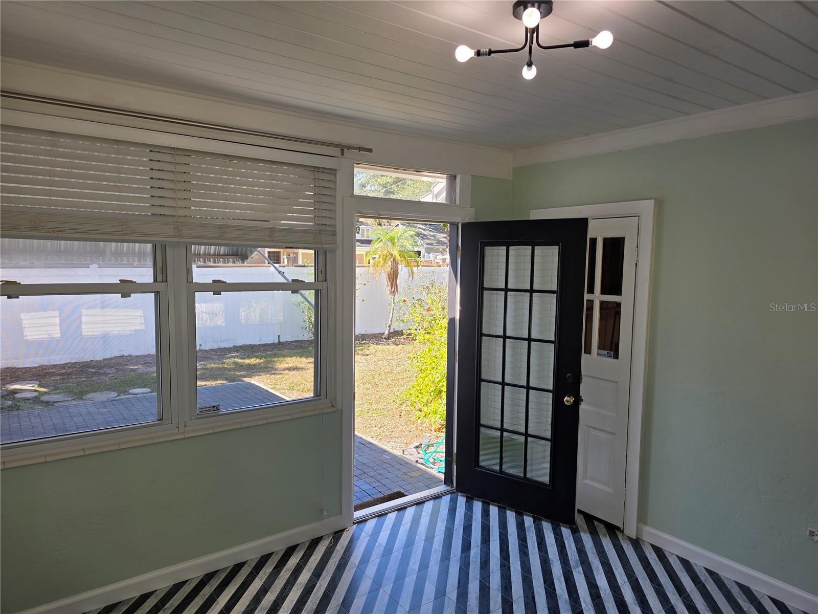 Image 23 of 49 For 775 20th Avenue N