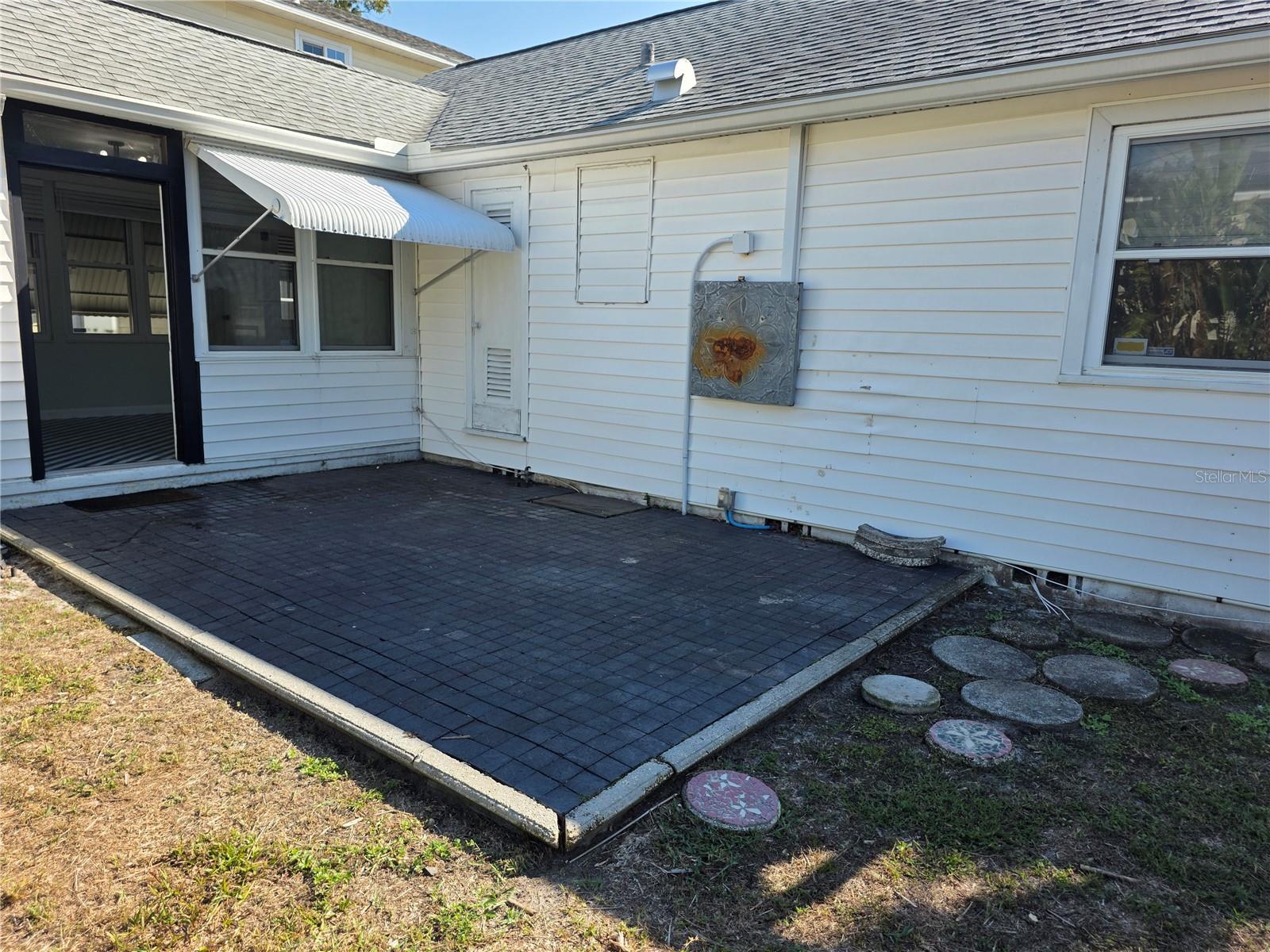 Image 37 of 49 For 775 20th Avenue N