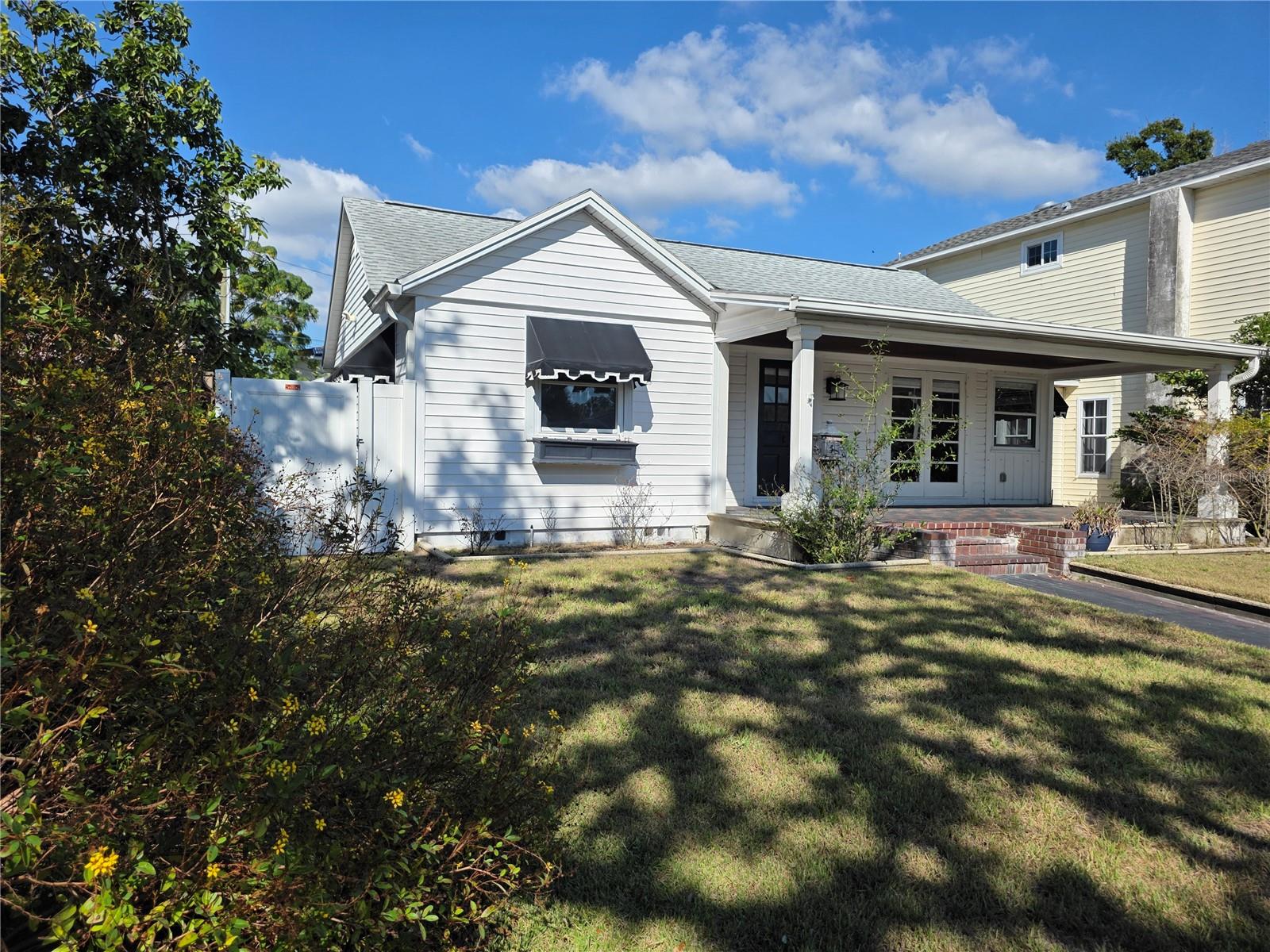 Image 4 of 49 For 775 20th Avenue N