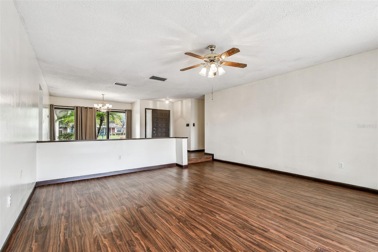 Listing photo id 8 for 3643 Greatwood Court