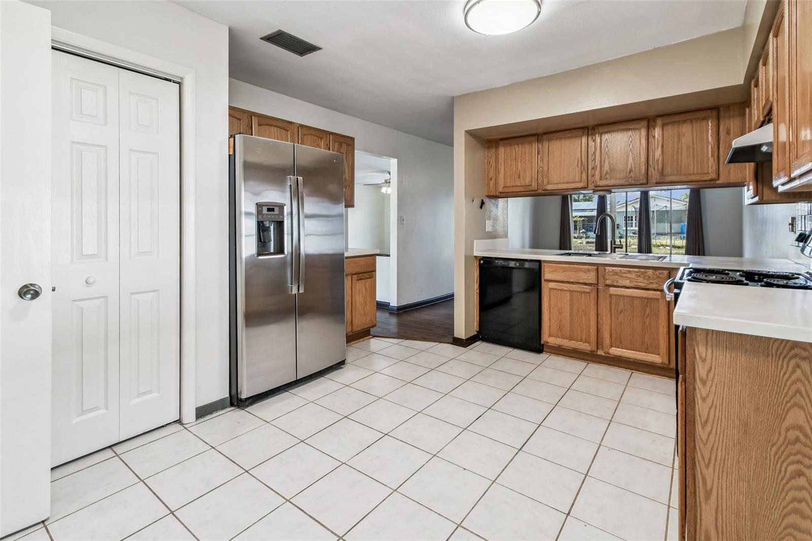 Listing photo id 10 for 3643 Greatwood Court