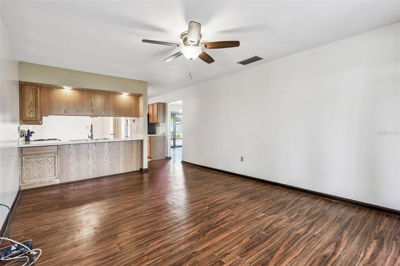 Listing photo id 13 for 3643 Greatwood Court