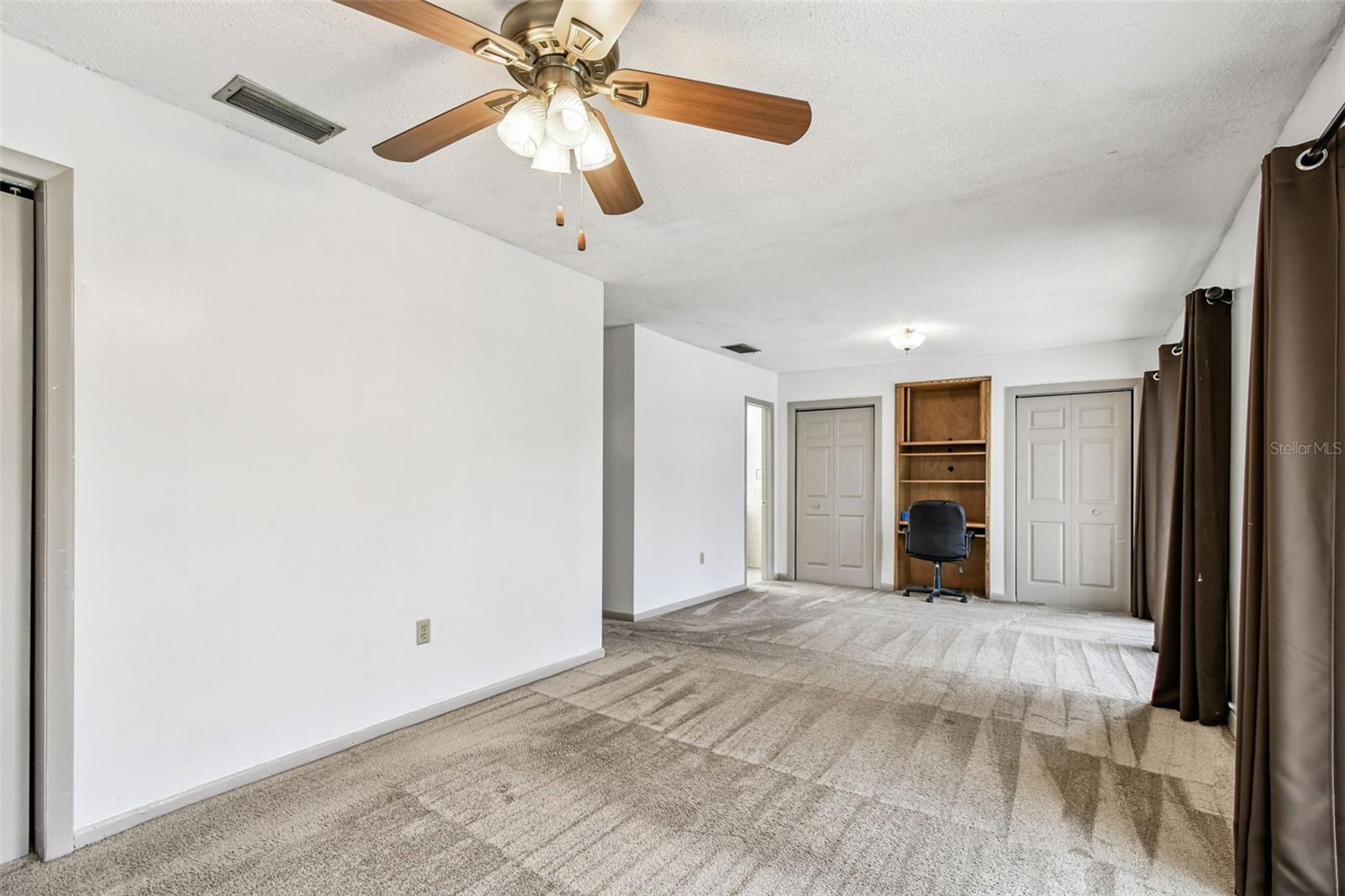 Listing photo id 15 for 3643 Greatwood Court