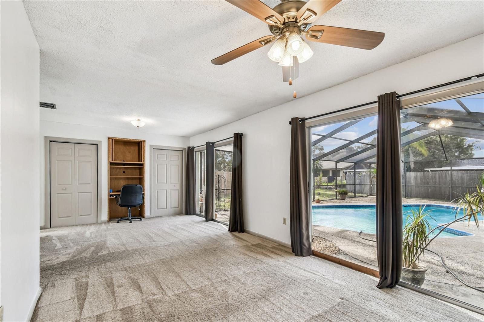 Listing photo id 16 for 3643 Greatwood Court