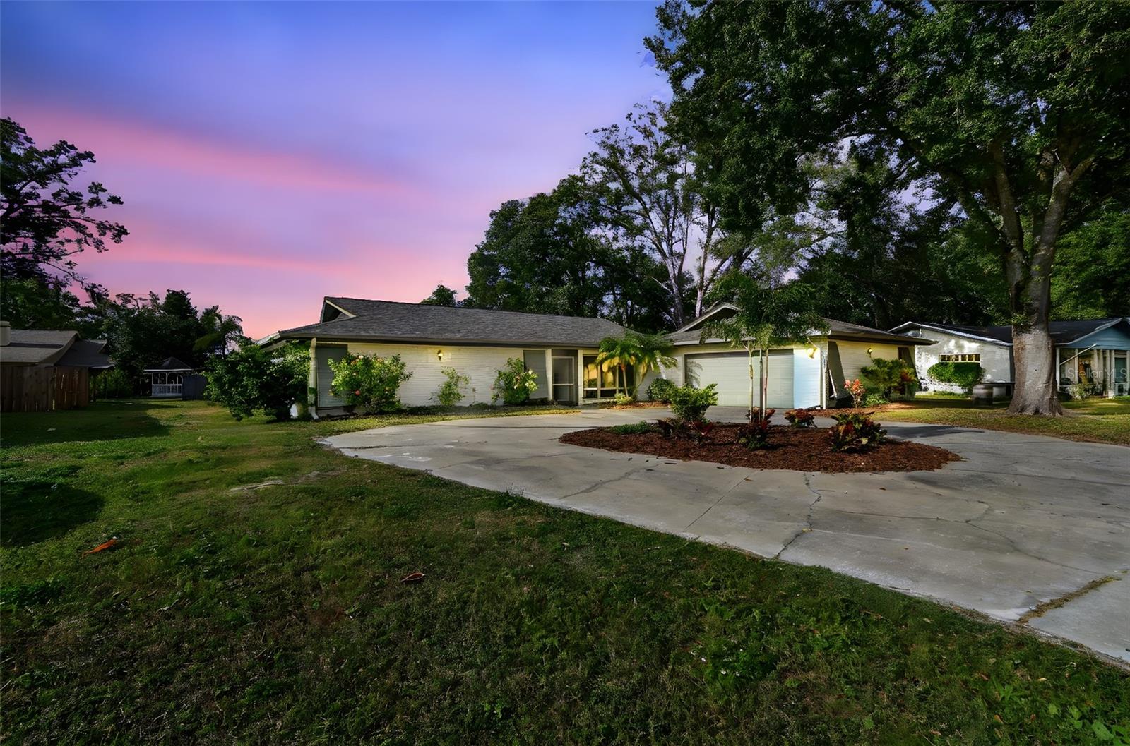 Listing photo id 0 for 3643 Greatwood Court