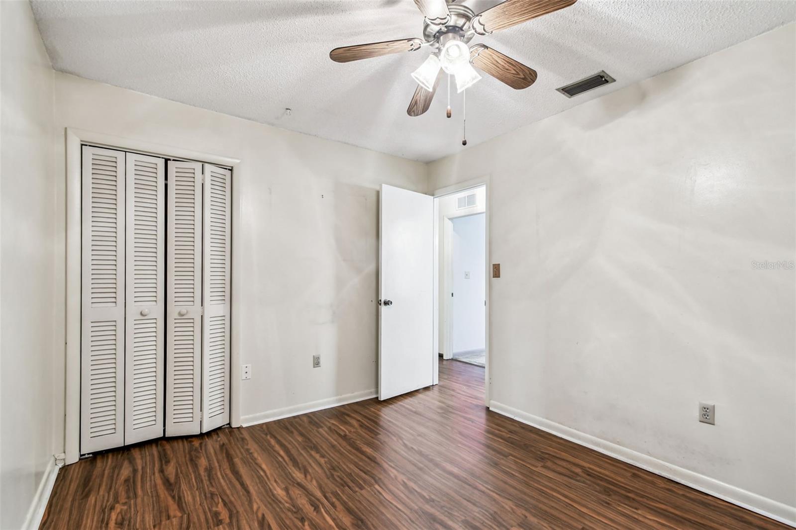 Listing photo id 23 for 3643 Greatwood Court