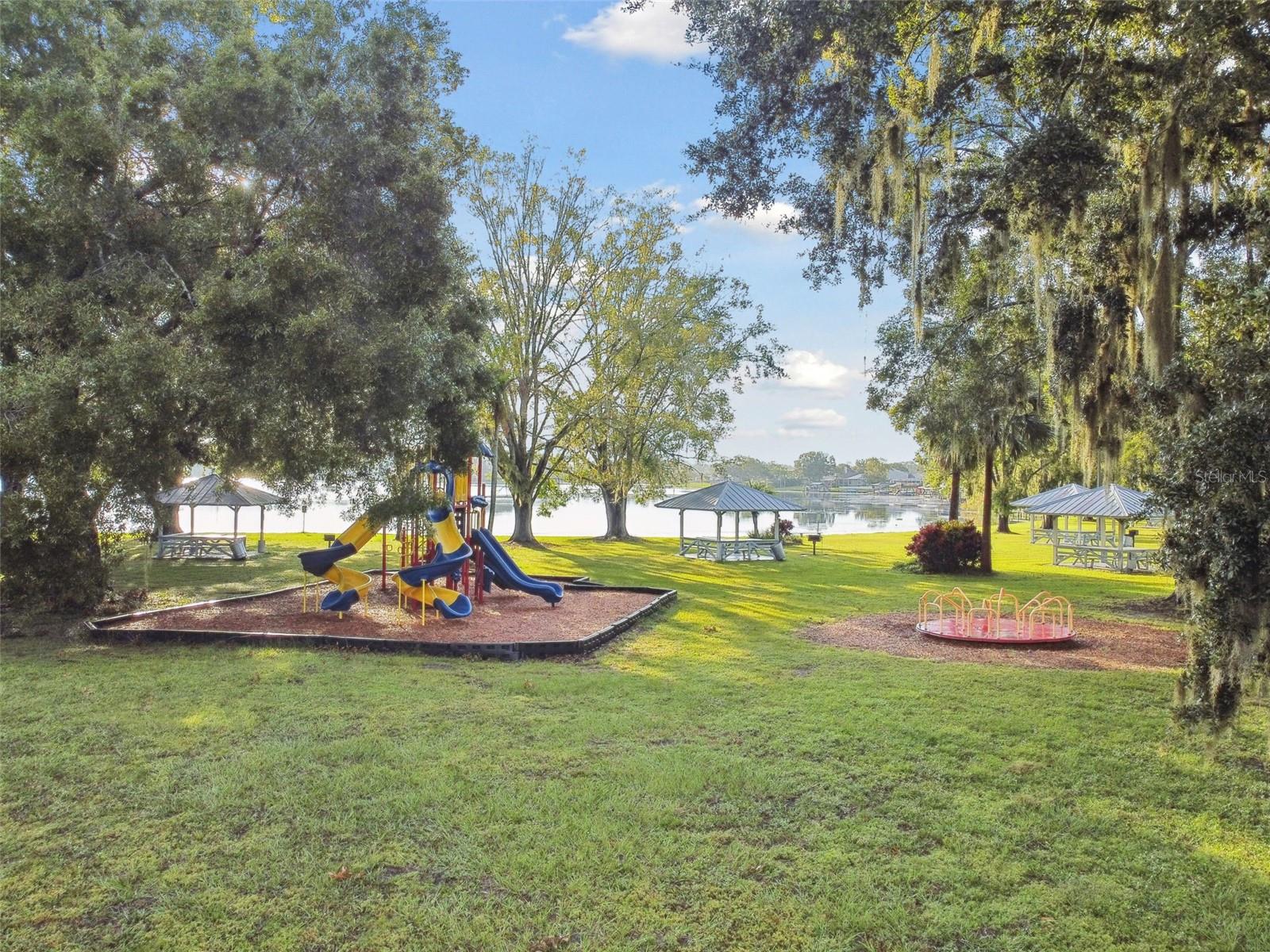 Listing photo id 41 for 3643 Greatwood Court