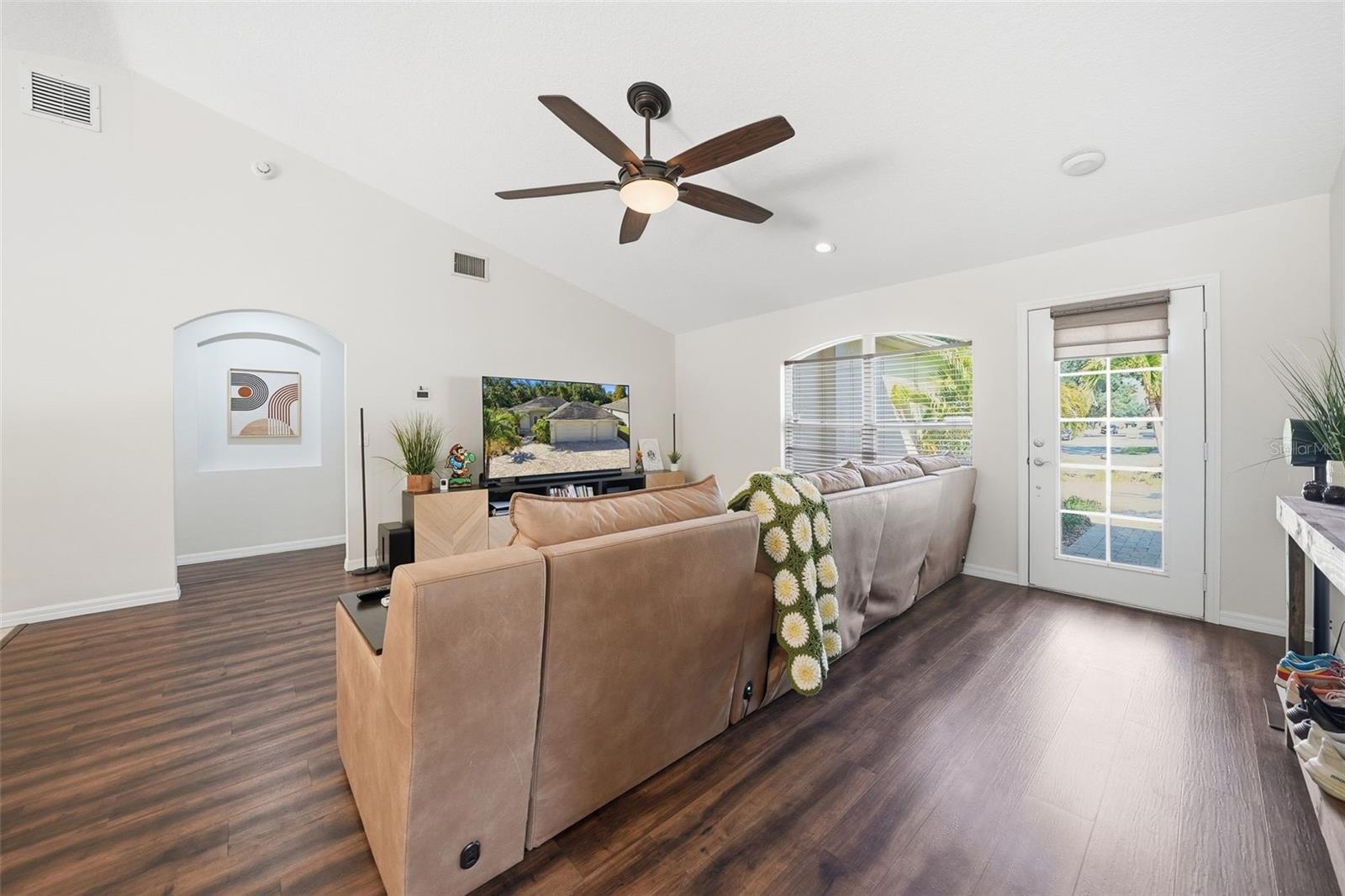 Image 5 of 36 For 4688 72nd Court E