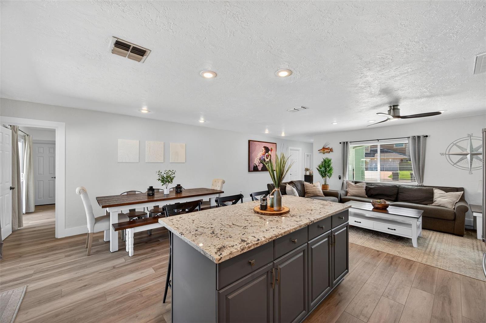 Image 10 of 58 For 513 Dolphin Avenue Se