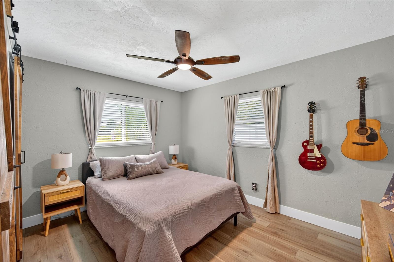 Image 15 of 58 For 513 Dolphin Avenue Se