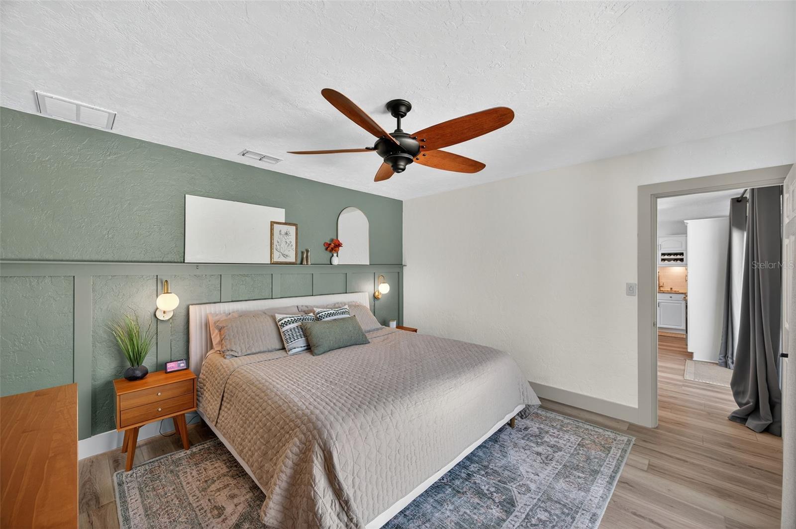 Image 27 of 58 For 513 Dolphin Avenue Se