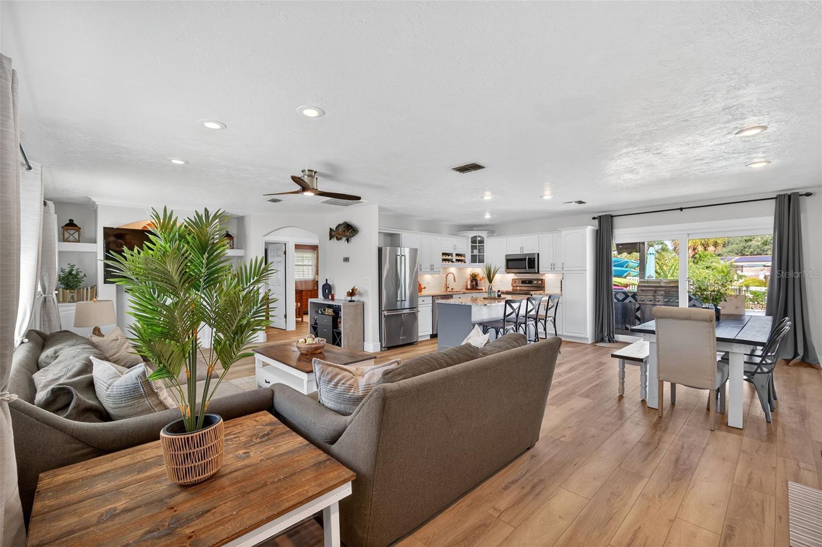 Image 3 of 58 For 513 Dolphin Avenue Se