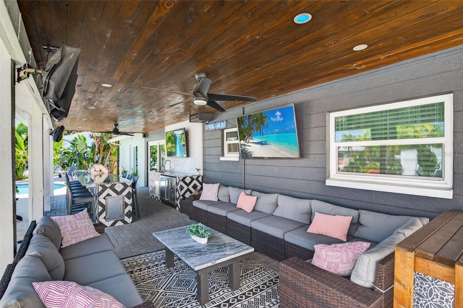 Image 37 of 58 For 513 Dolphin Avenue Se