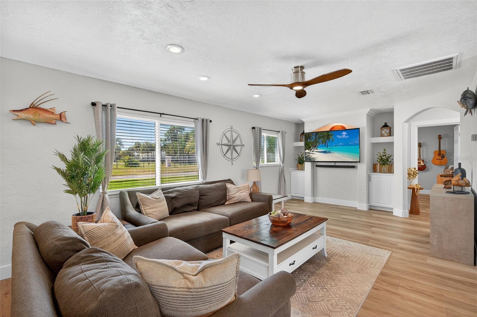 Image 4 of 58 For 513 Dolphin Avenue Se