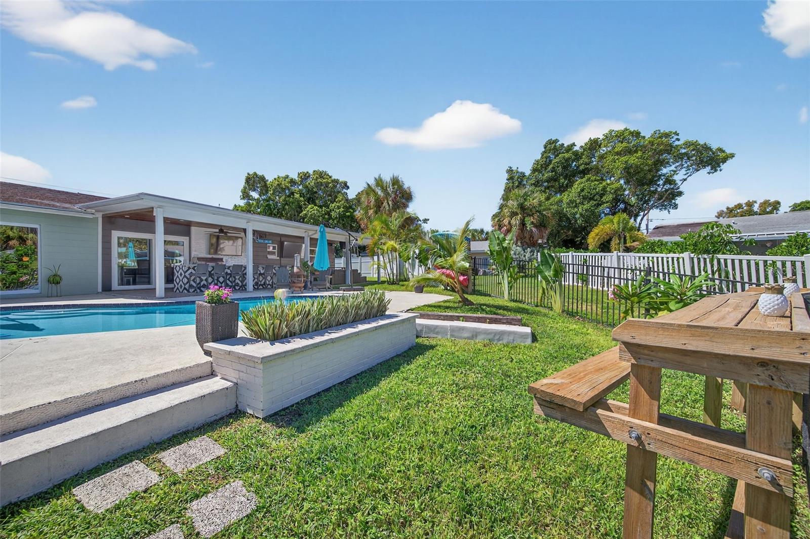 Image 46 of 58 For 513 Dolphin Avenue Se