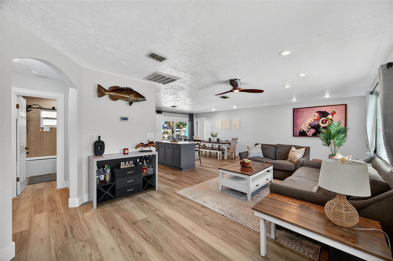 Image 6 of 58 For 513 Dolphin Avenue Se