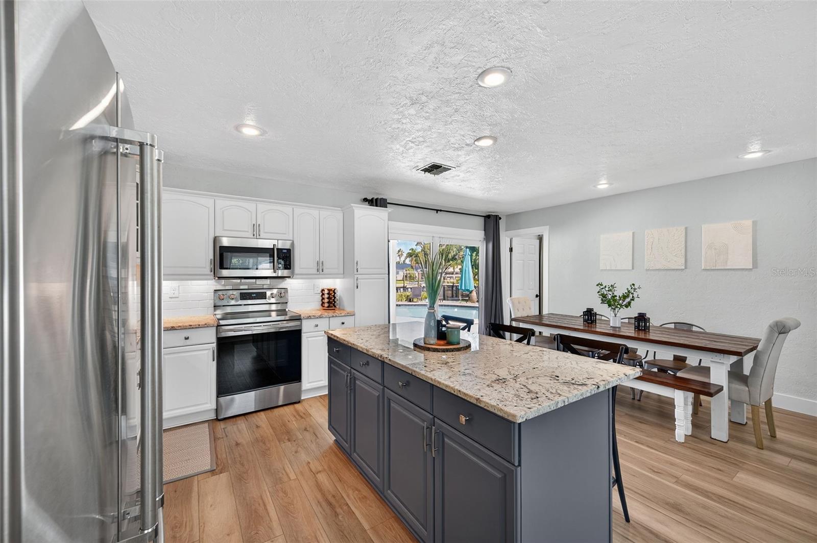 Image 8 of 58 For 513 Dolphin Avenue Se