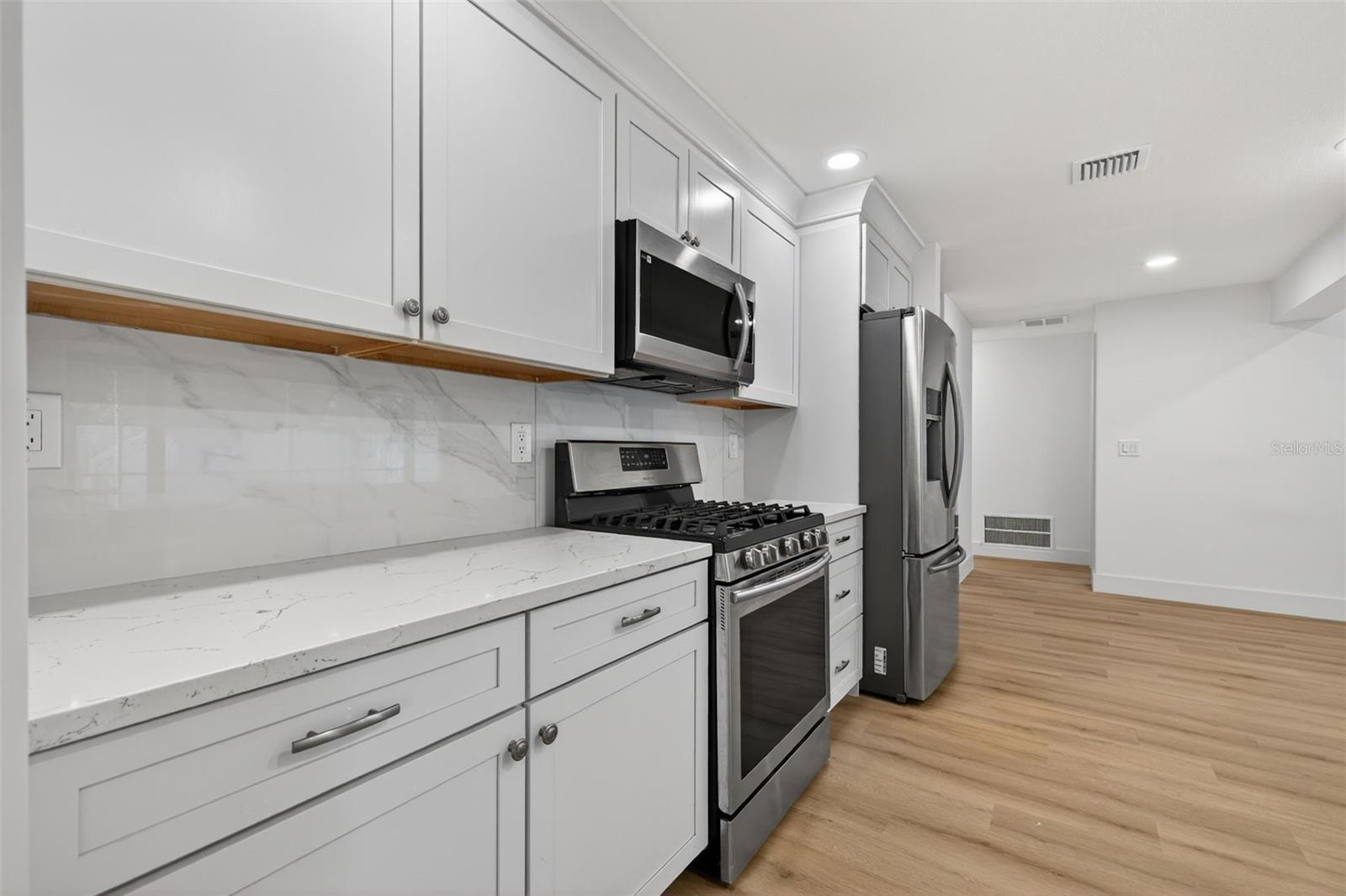 Image 17 of 35 For 1975 Sky Drive