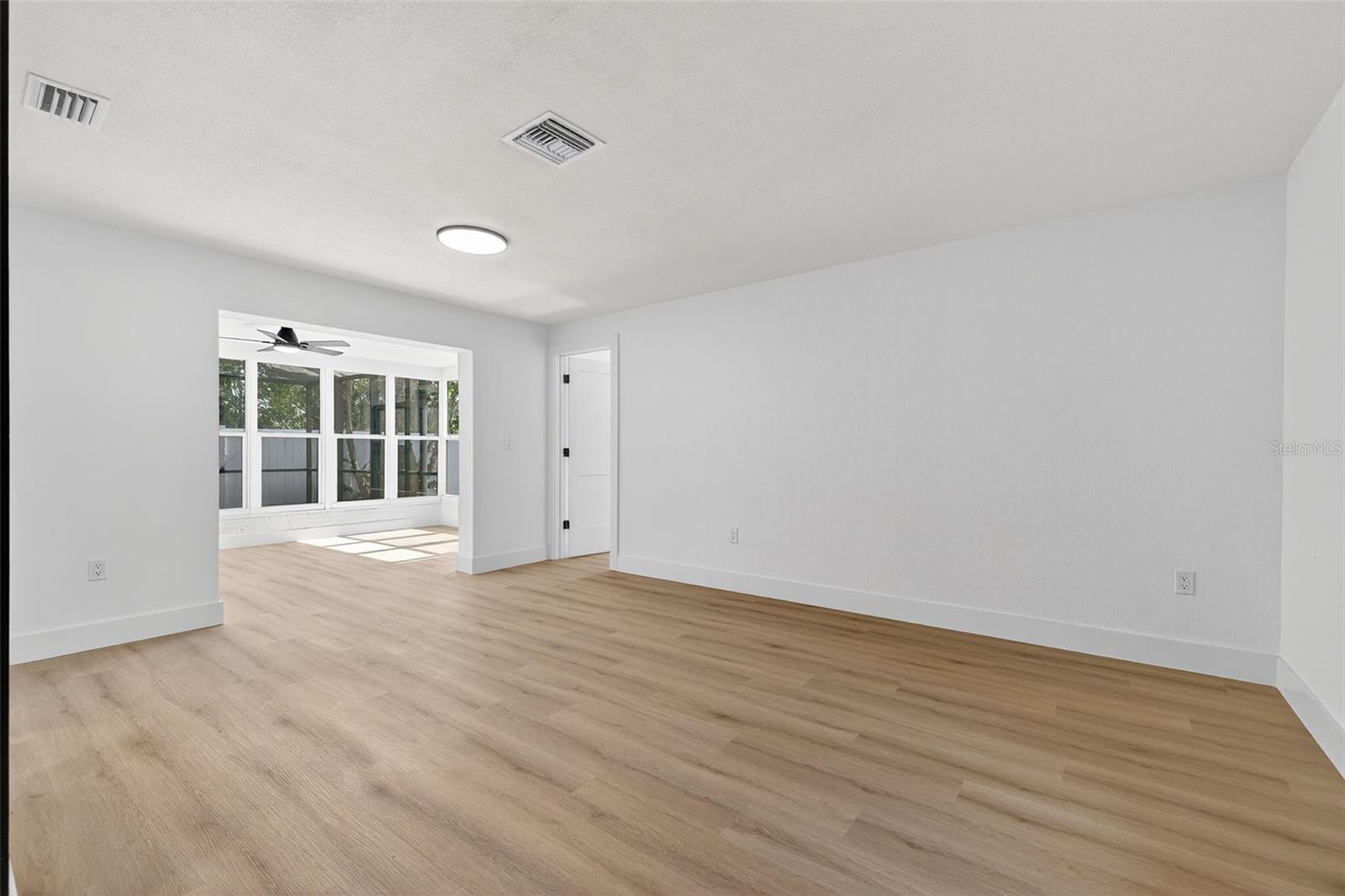 Image 28 of 35 For 1975 Sky Drive