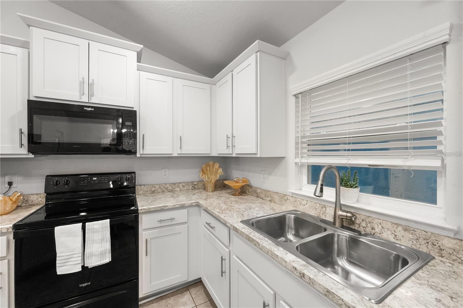 Image 13 of 37 For 14429 Potterton Circle