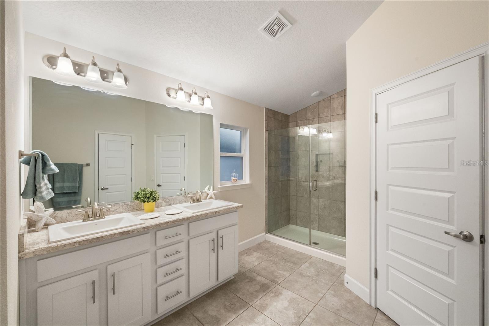 Image 25 of 37 For 14429 Potterton Circle