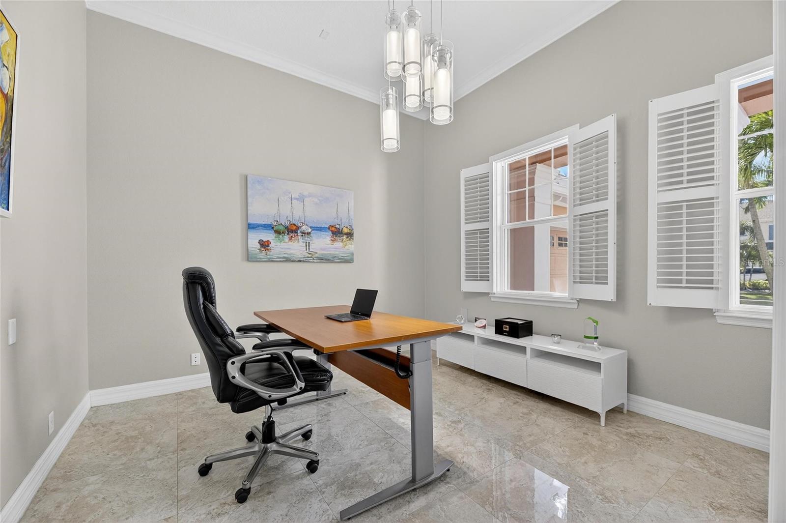 Listing photo id 11 for 719 Islebay Drive