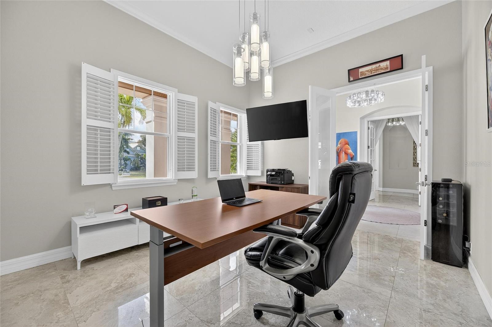 Listing photo id 12 for 719 Islebay Drive