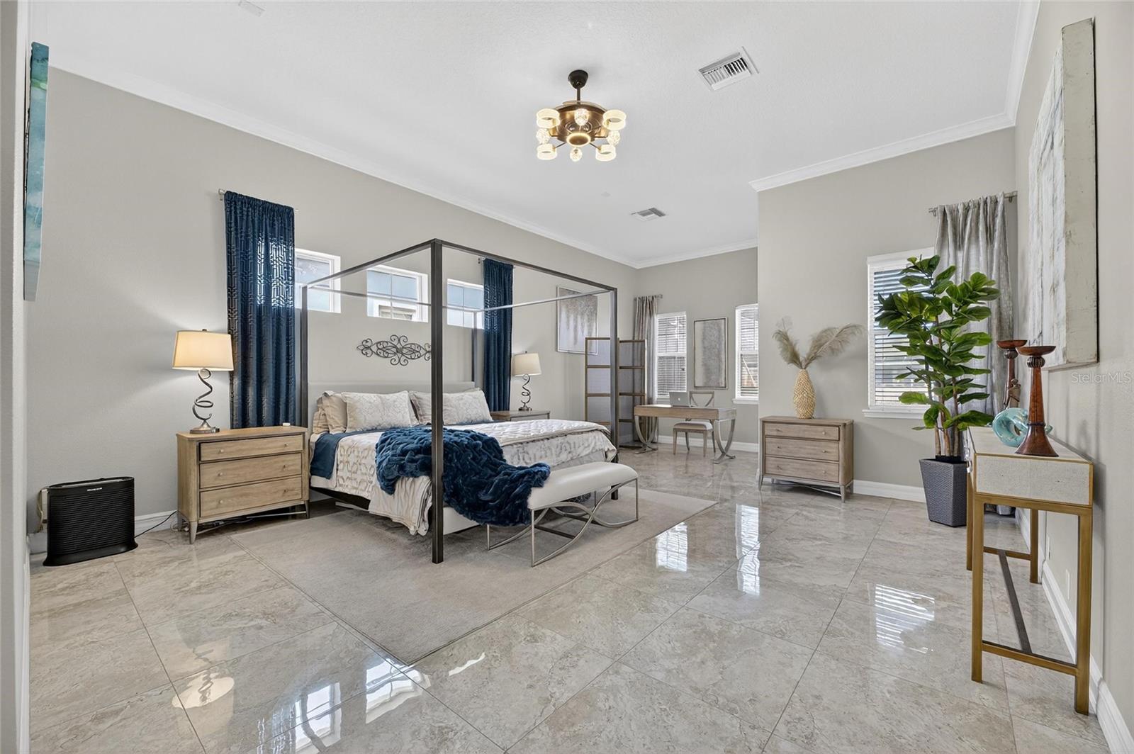 Listing photo id 16 for 719 Islebay Drive