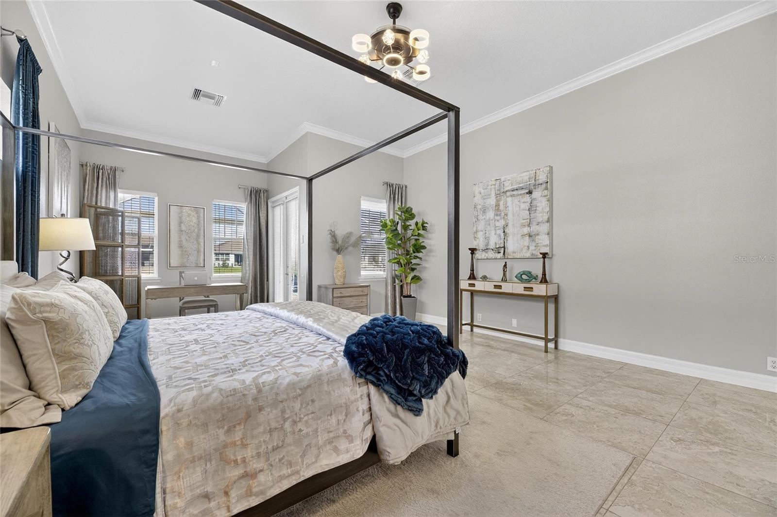 Listing photo id 18 for 719 Islebay Drive