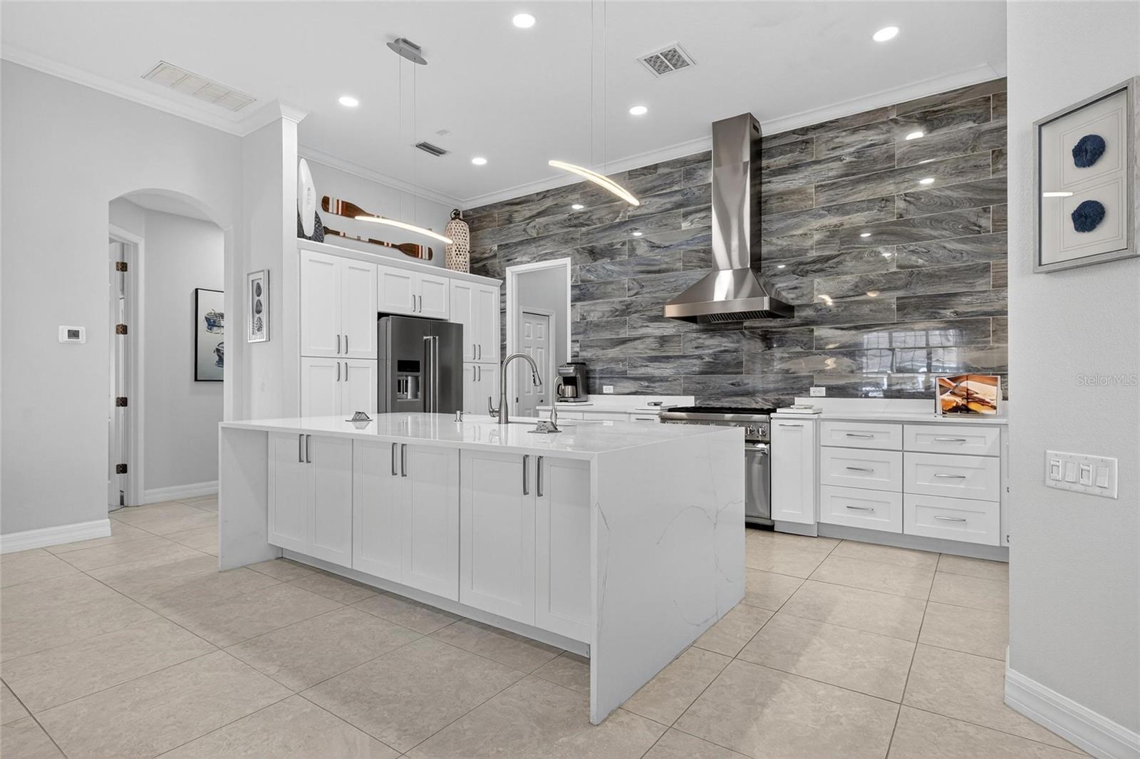 Listing photo id 29 for 719 Islebay Drive