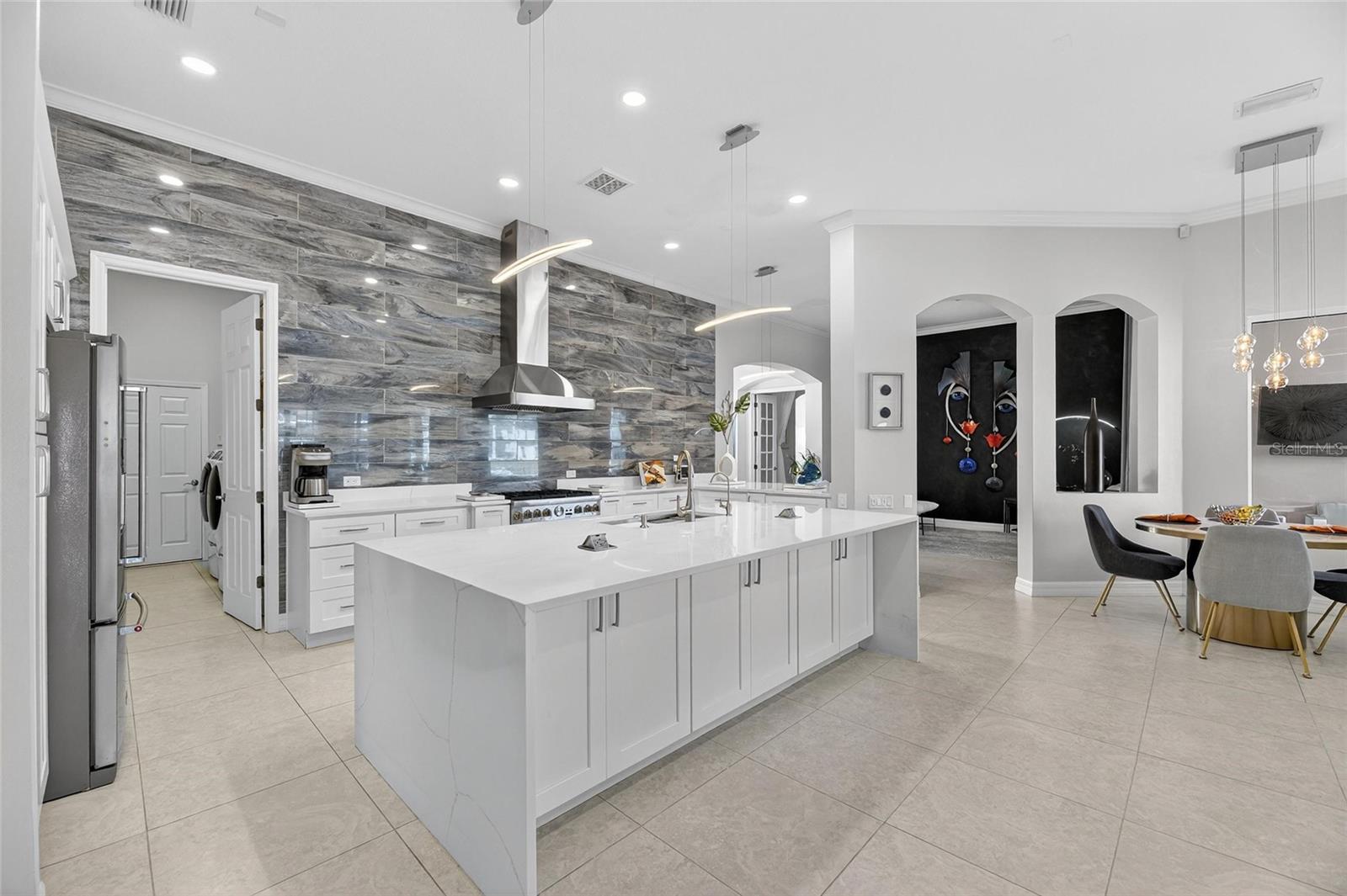 Listing photo id 31 for 719 Islebay Drive