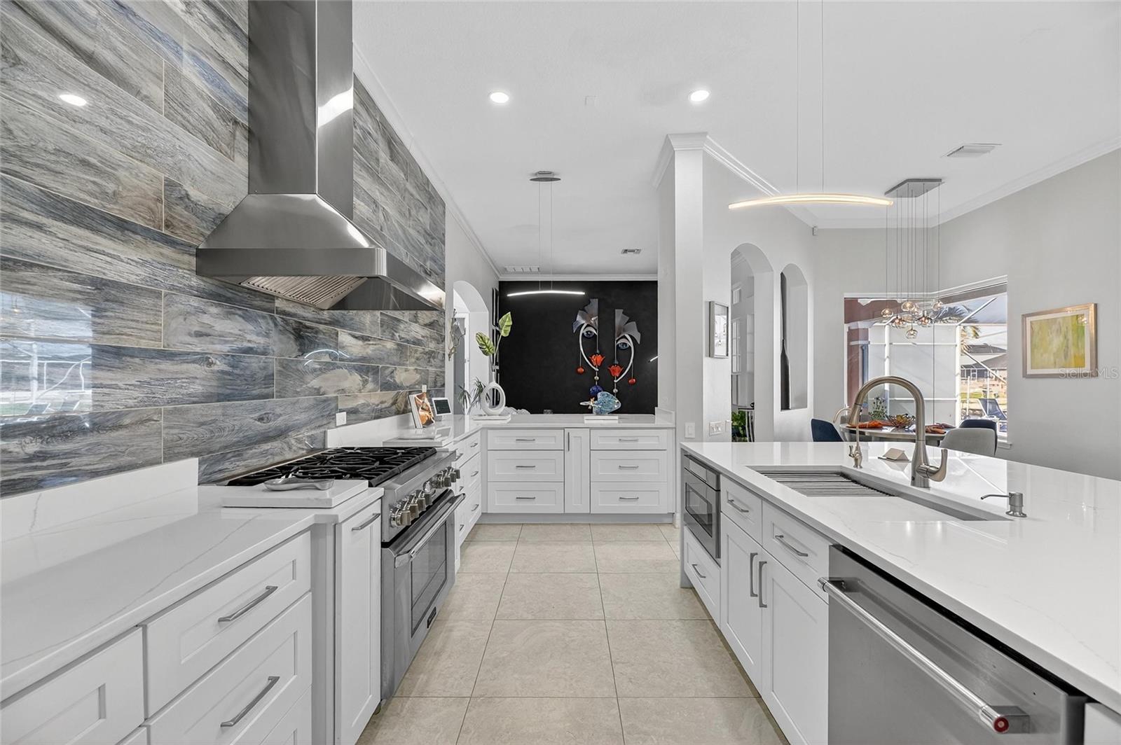 Listing photo id 32 for 719 Islebay Drive