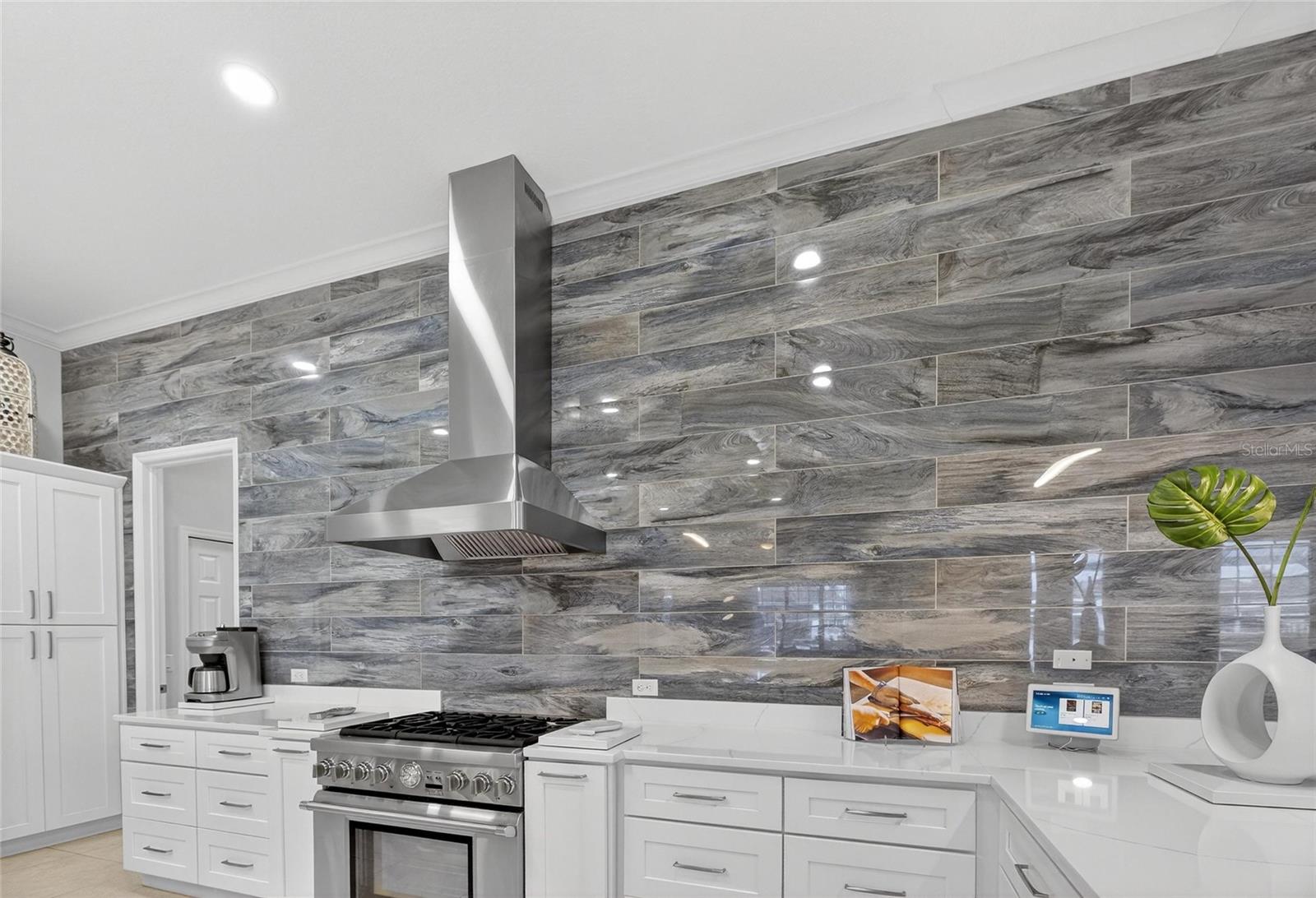 Listing photo id 37 for 719 Islebay Drive