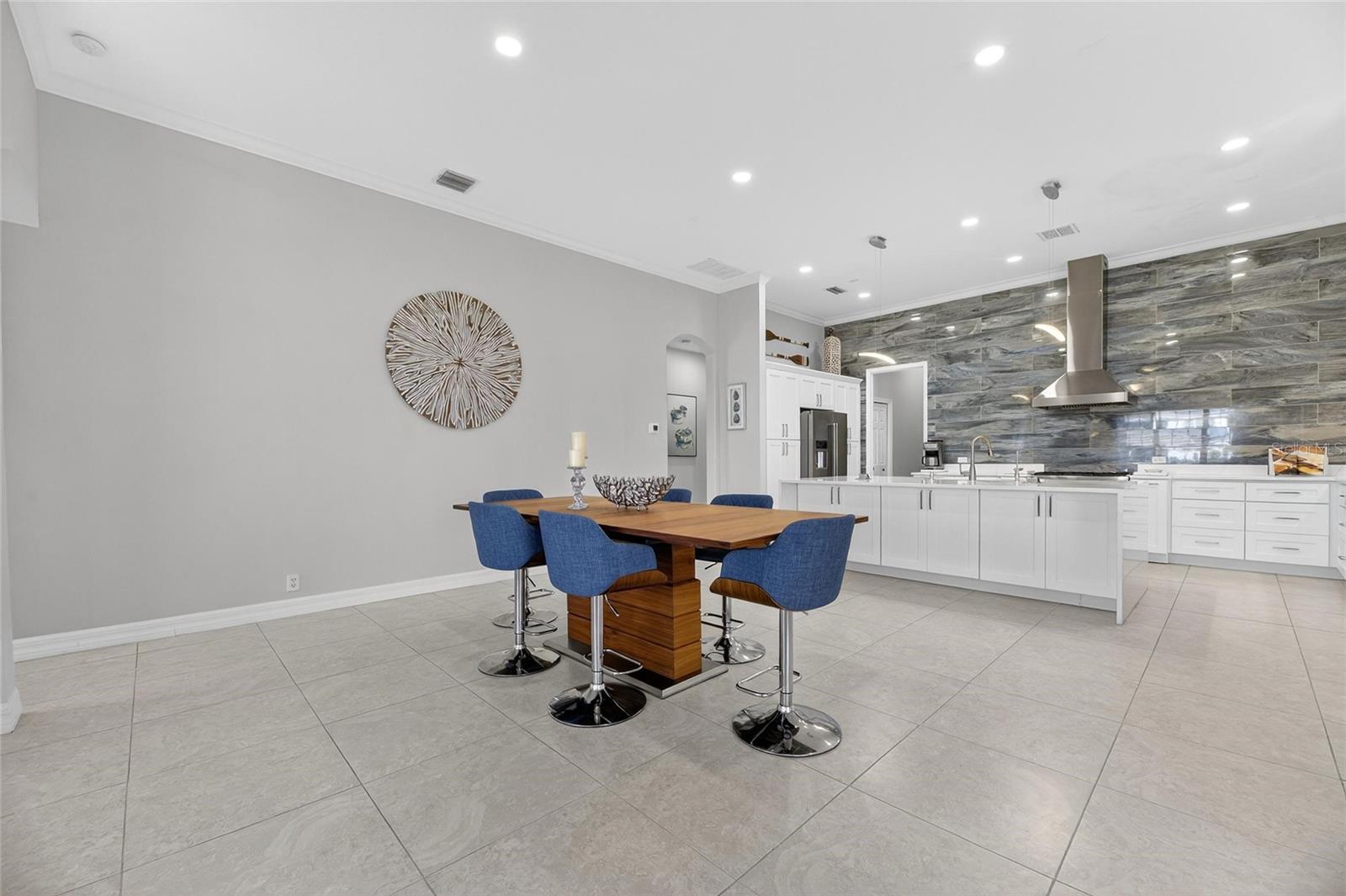 Listing photo id 42 for 719 Islebay Drive