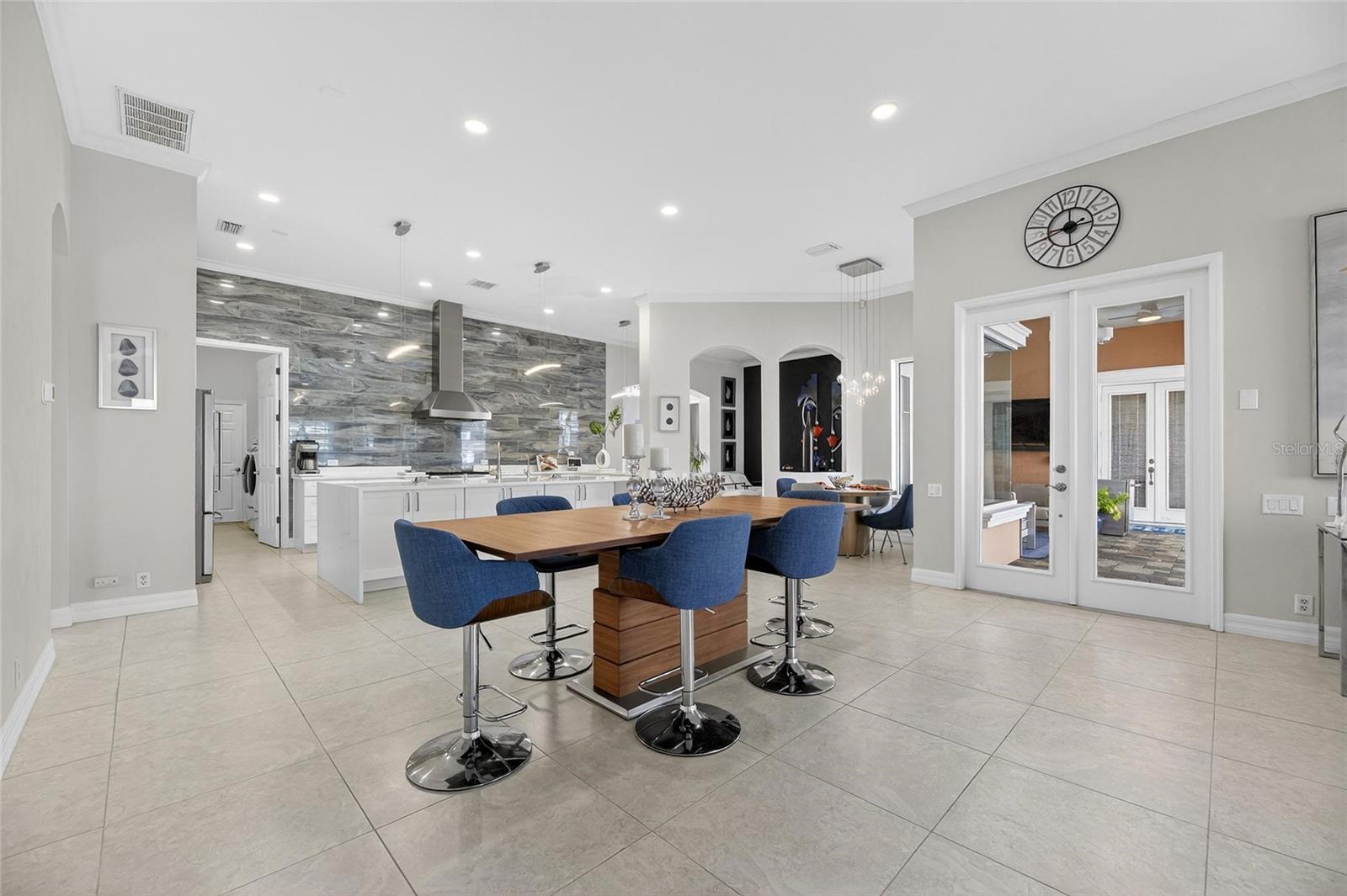 Listing photo id 43 for 719 Islebay Drive