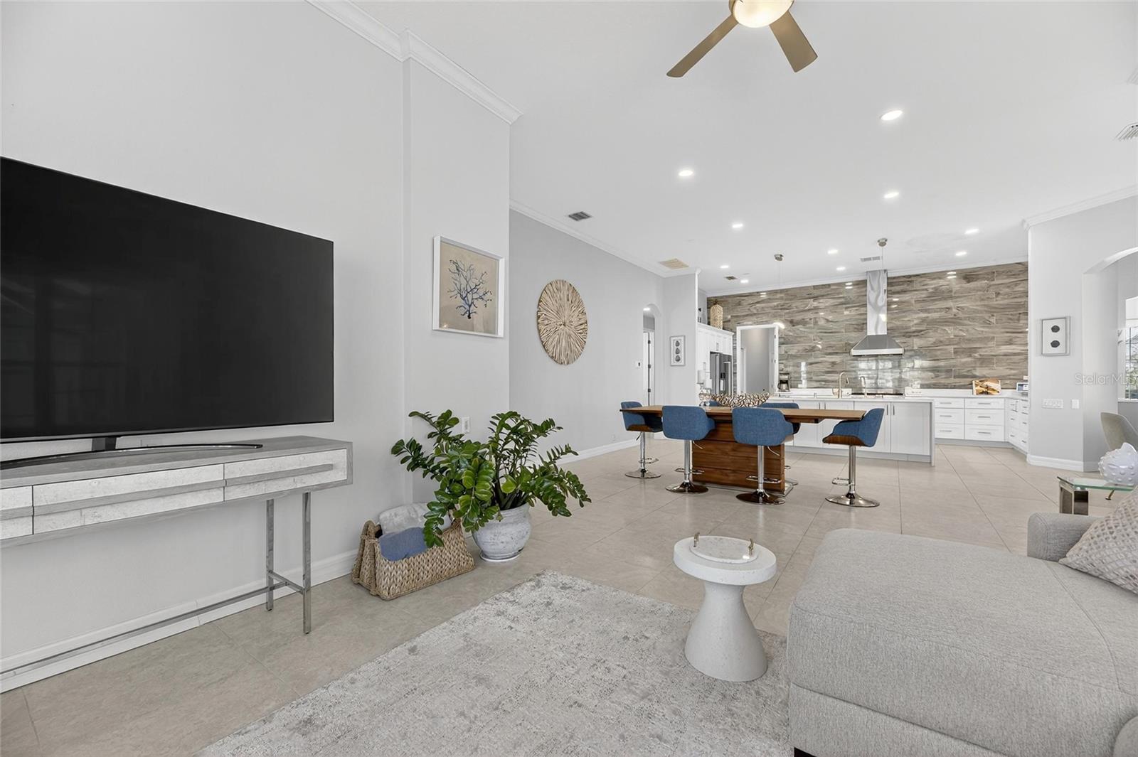 Listing photo id 49 for 719 Islebay Drive