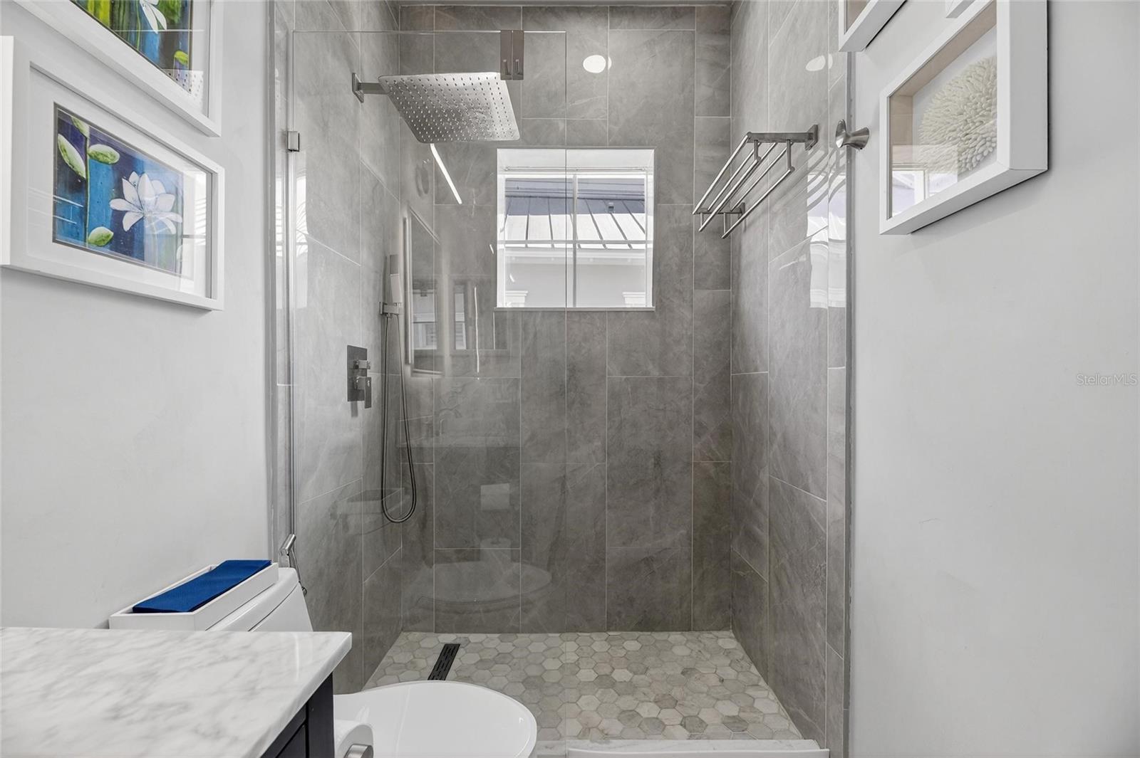 Listing photo id 56 for 719 Islebay Drive