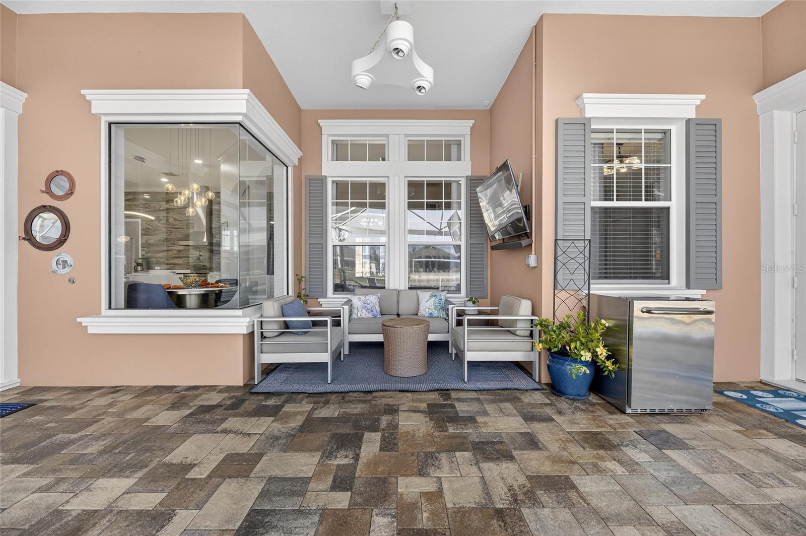 Listing photo id 70 for 719 Islebay Drive