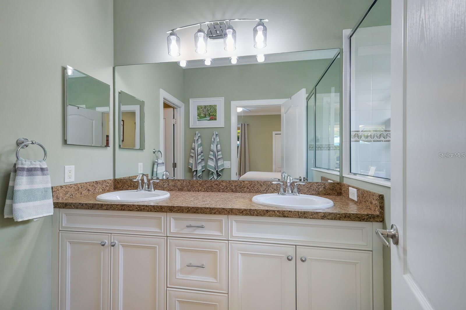 Image 8 of 18 For 4911 Boston Common Glen