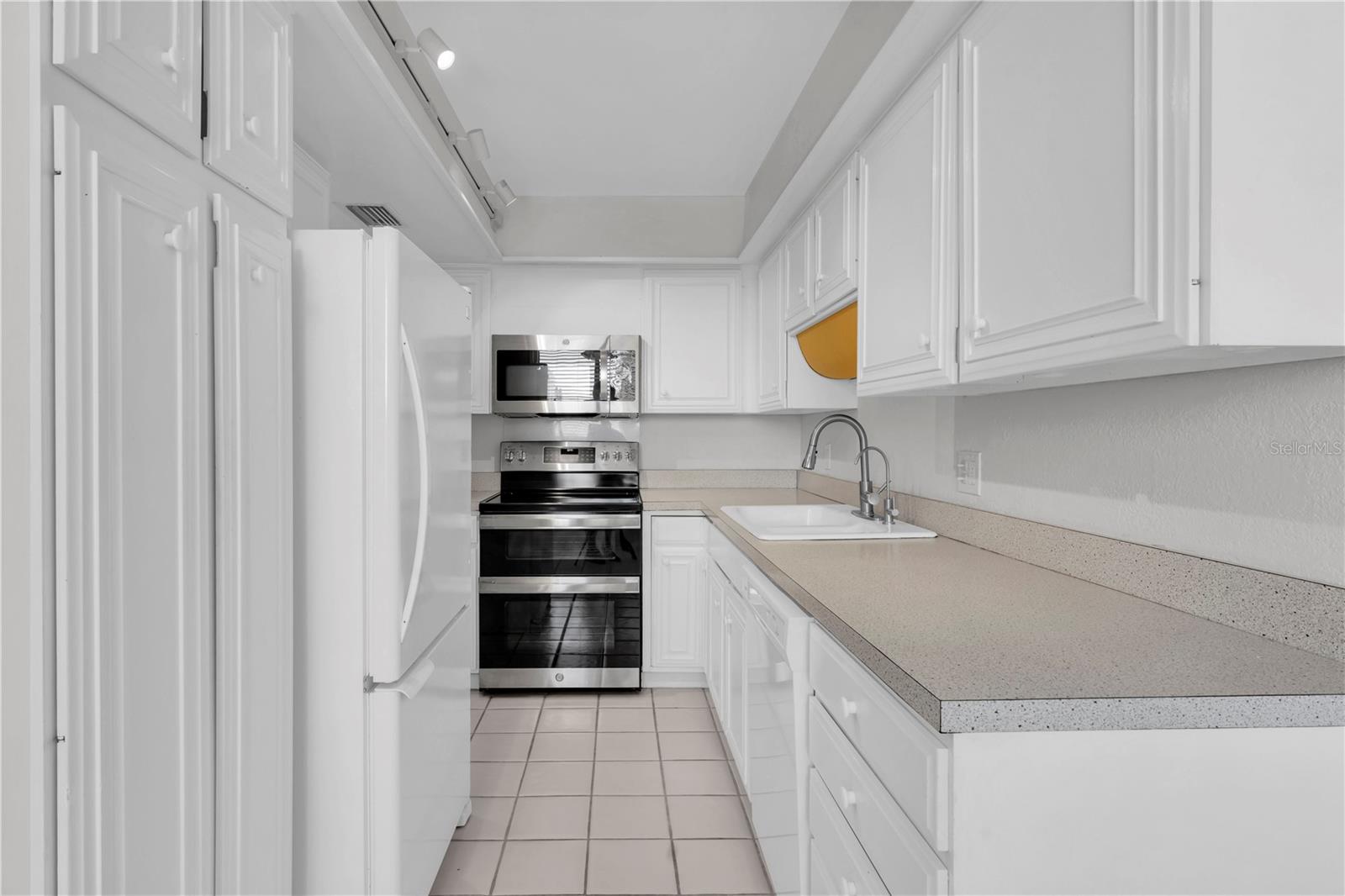 Image 13 of 36 For 9495 Blind Pass Road 304