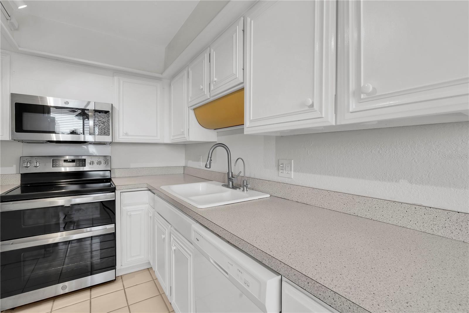 Image 14 of 36 For 9495 Blind Pass Road 304